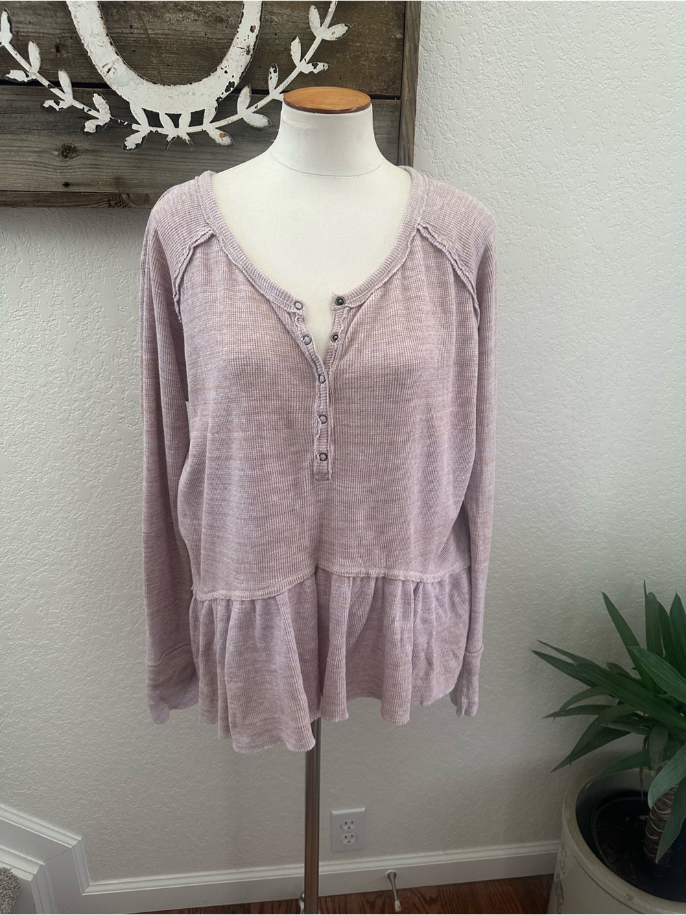 We the Free Women’s Pink Purple Long Sleeve Peplum Coastline Henley Top size L